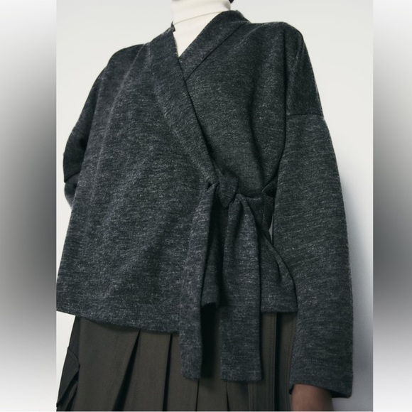 Soft wrap Zara kimono Size Medium NWOT - Picture 3 of 4